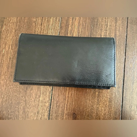 Lord & Taylor check book holder/wallet - Picture 1 of 14